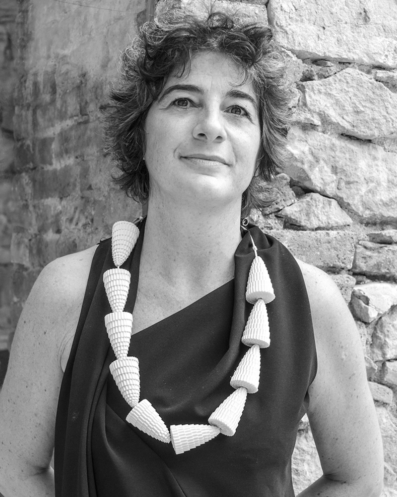 Angela Simone, docente di Graphic designer, grafica giornalista